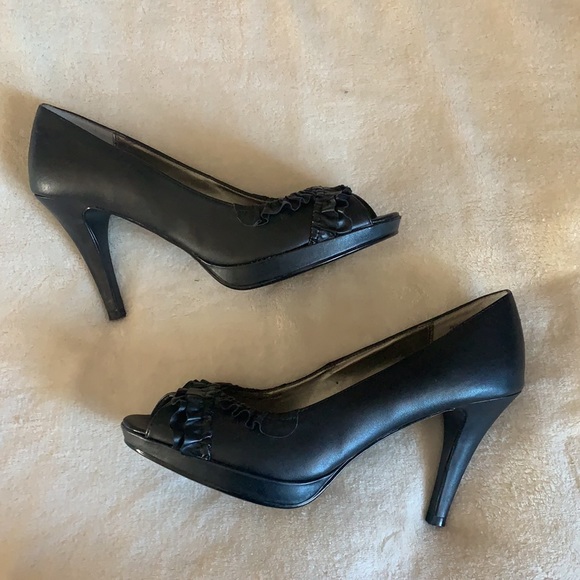 Heels - Picture 1 of 5